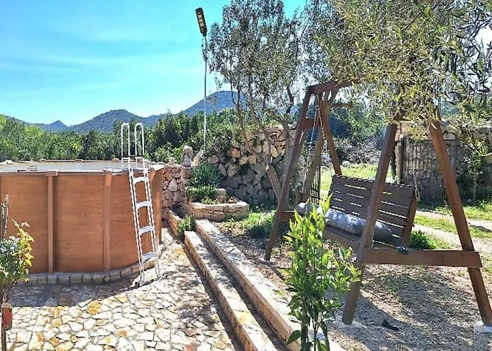 In Near And בית נופש