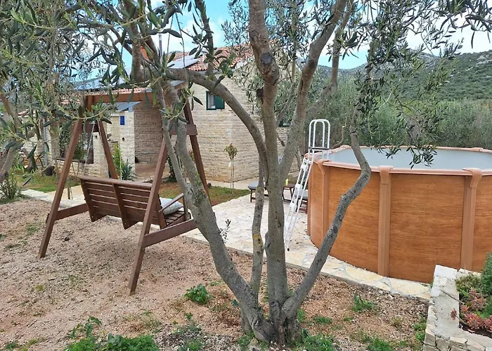 In Near And בית נופש Vrana (Zadar)