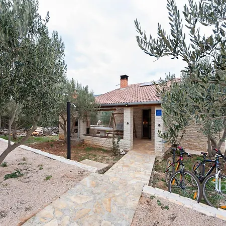 In Near And 度假居 Vrana (Zadar)